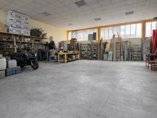 Capannone commerciale in vendita a Ponsacco 160 mq Rif: 1407450
