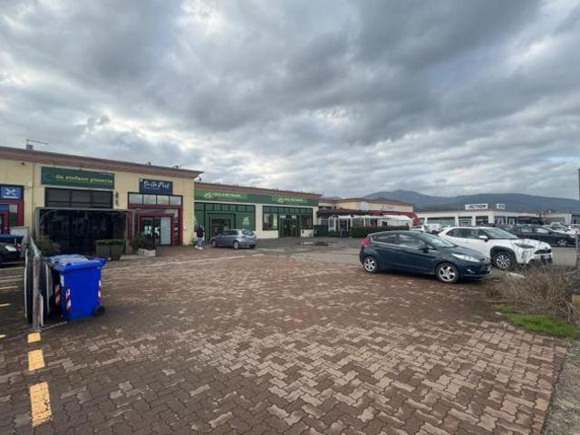 Capannone commerciale in vendita a Sardina Calcinaia 140 mq Rif: 1389488