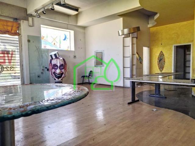 Capannone commerciale in vendita a Viareggio 470 mq Rif: 1128118