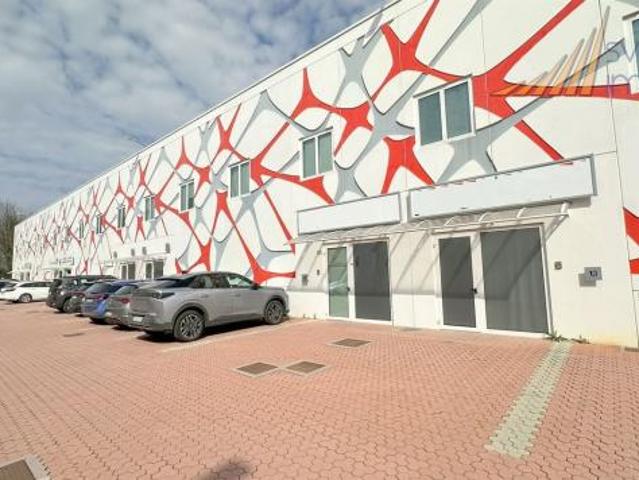 CAPANNONE CON UFFICI DI RECENTE COSTRUZIONE IN AFFITTO A BUSNAGO