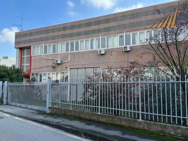 CAPANNONE CON UFFICI E SHOWROOM IN VENDITA A BRUGHERIO