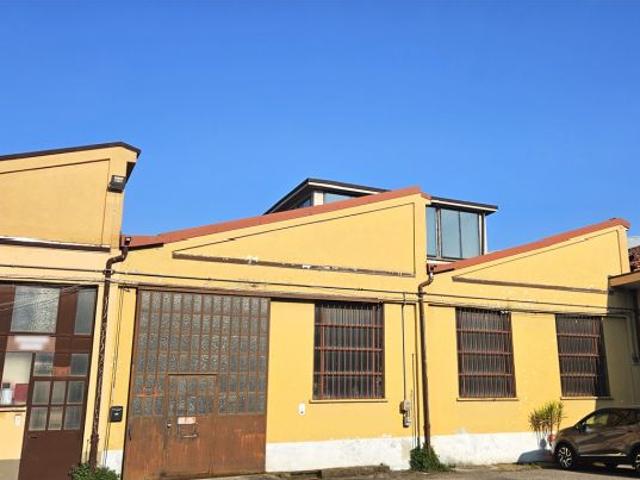 Capannone artigianale con uffici e servizi – Brugherio
