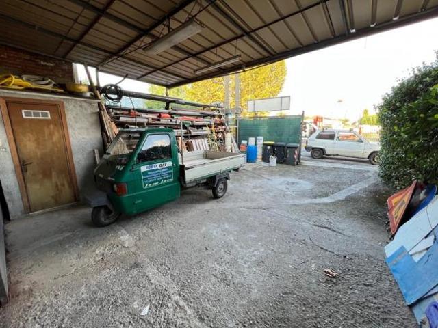 Capannone artigianale in vendita a Fossone Carrara 120 mq Rif: 1181725