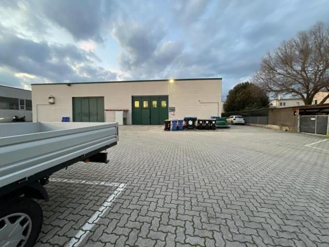 Capannone artigianale in vendita a Fornacette Calcinaia 600 mq Rif: 1400506