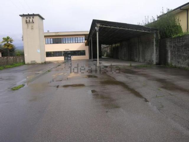 Capannone artigianale in vendita a Lammari Capannori 1800 mq Rif: 613907