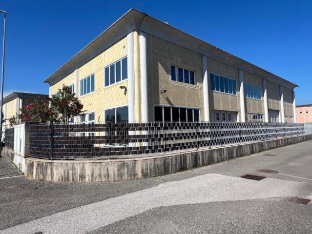 Capannone artigianale in vendita a Lavoria Crespina Lorenzana 400 mq Rif: 1420840