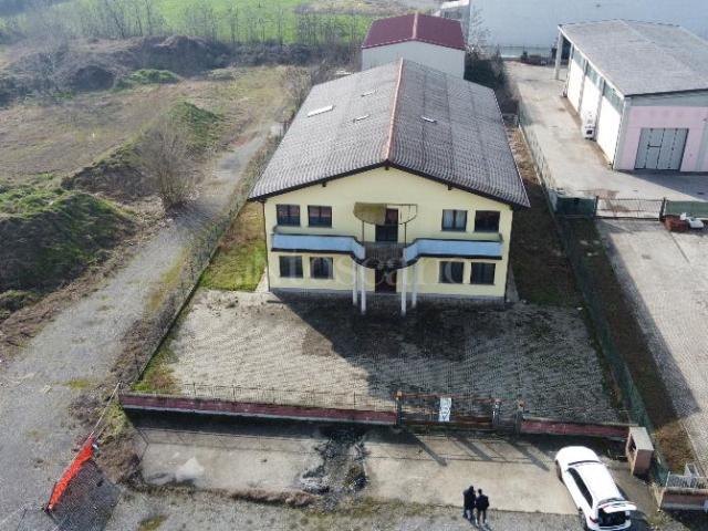 Capannone di 770 mq a San Cipriano Po