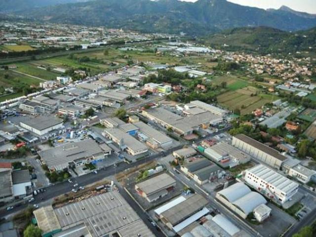 Capannone direzionale in vendita a Camaiore 1500 mq Rif: 1391327