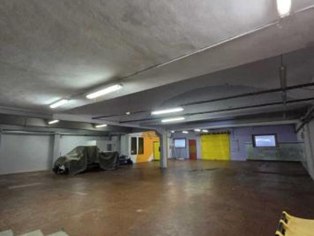 Capannone / Fondo in affitto a Torino