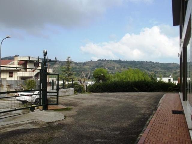 Capannone / Fondo in vendita a Acquaviva Picena