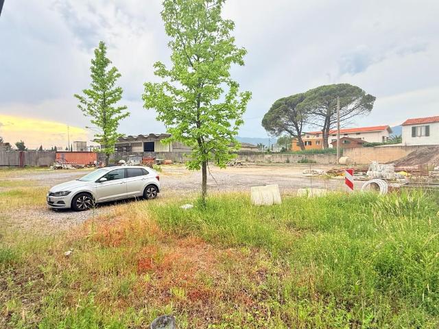 Capannone in Affitto a Massa e Cozzile