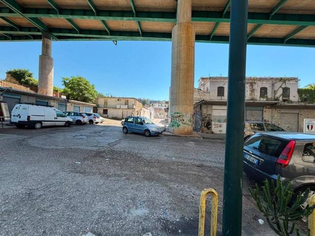 Capannone in affitto a Napoli