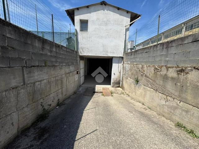Capannone in affitto a Cameri