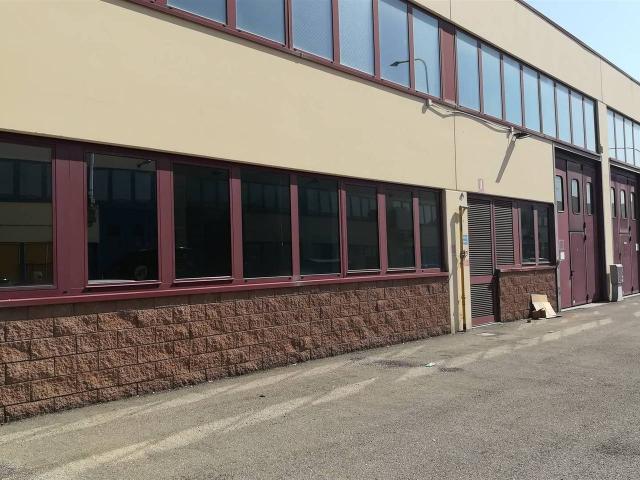 Capannone in affitto a Casalecchio Di Reno