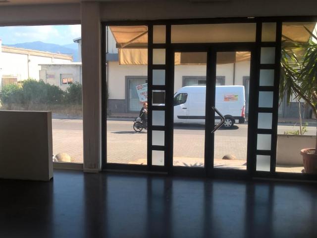 Capannone in affitto a Carrara