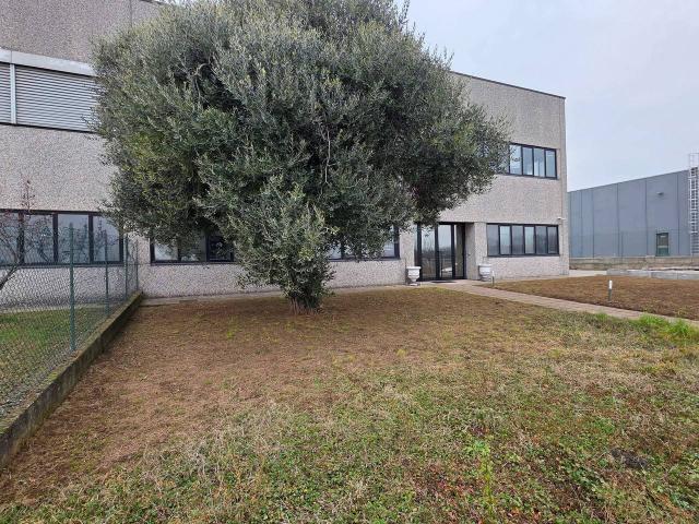 Capannone in affitto a Cirimido
