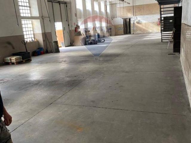 Capannone in affitto a Corna Imagna