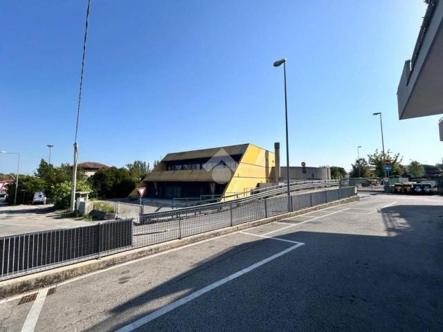 Capannone in affitto a Coriano