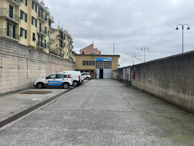 Capannone in affitto a Genova
