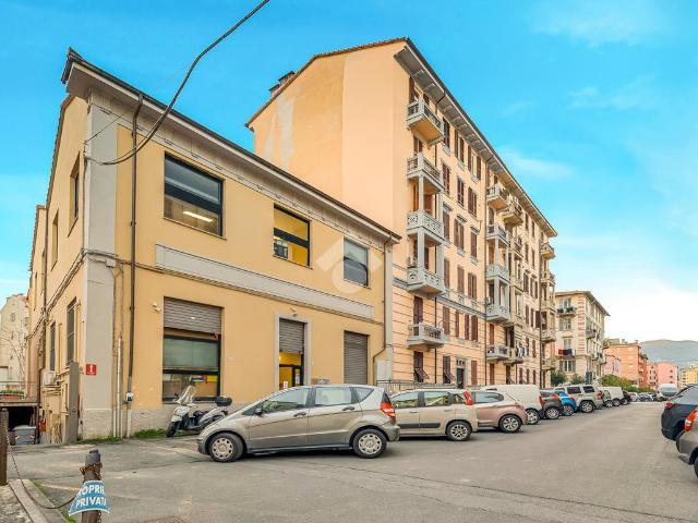 Capannone in affitto a La Spezia