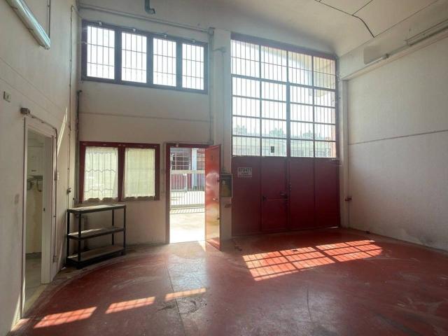 Capannone in affitto a Rozzano