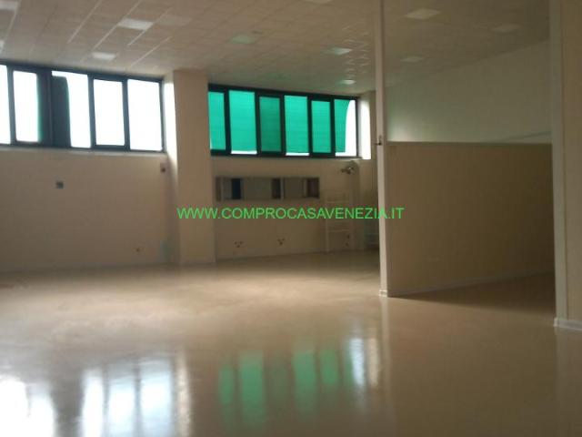 Capannone in affitto a Salzano