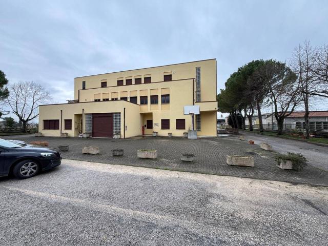 Capannone in affitto a Spello