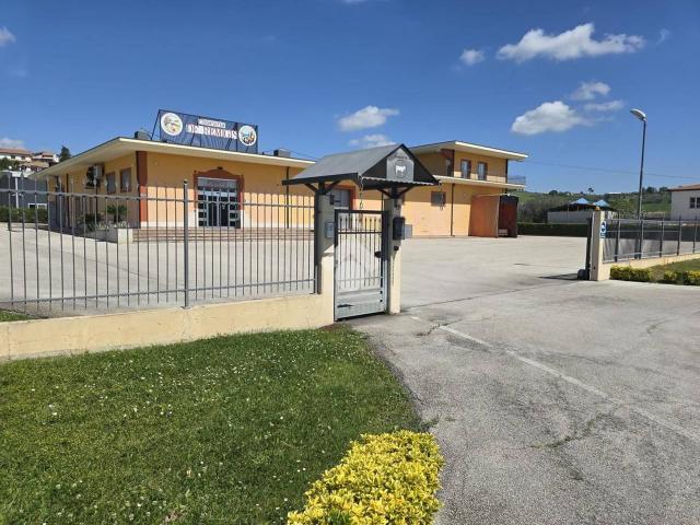Capannone in affitto a Teramo