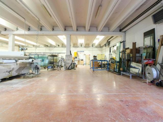 Capannone in affitto a Valbrembo