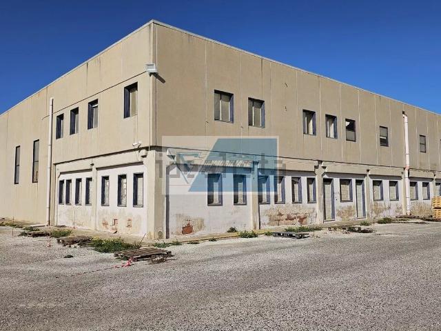 Capannone in affitto di 4000 m² in Via Fangello