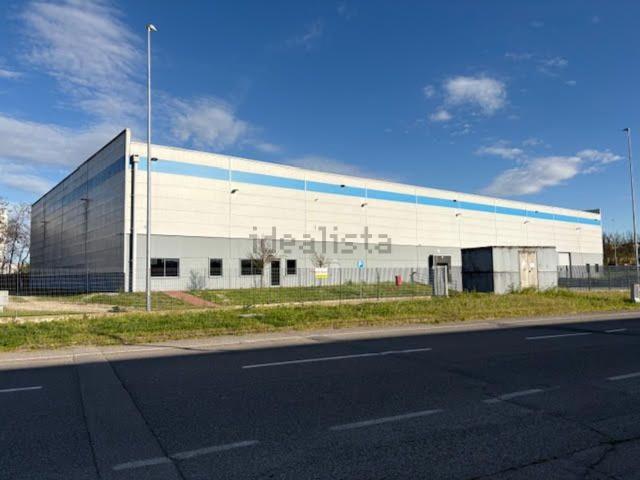 Capannone in affitto di 4000 m² in Viale dell&apos Industria, 10
