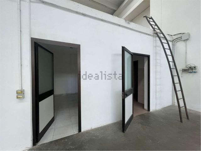 Capannone in affitto di 400 m²