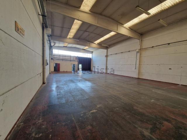 Capannone in affitto di 400 m²