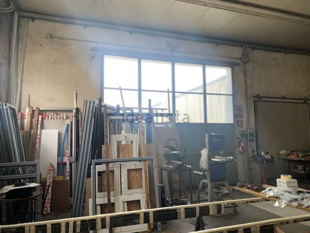 Capannone in affitto di 400 m²