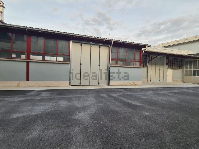 Capannone in affitto di 400 m² in Via Boves