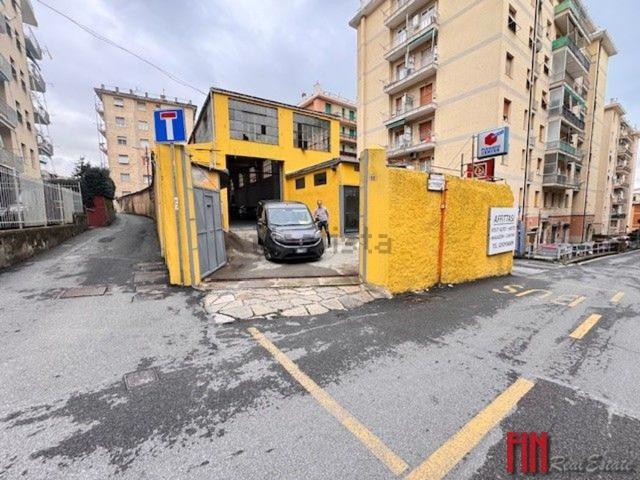 Capannone in affitto di 400 m² in Via Gaspare Murtola