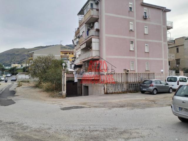 Capannone in affitto di 400 m² in Via Giuseppe Fava, 5
