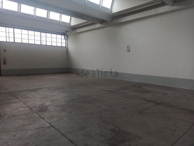 Capannone in affitto di 400 m² in Via del Lazzeretto