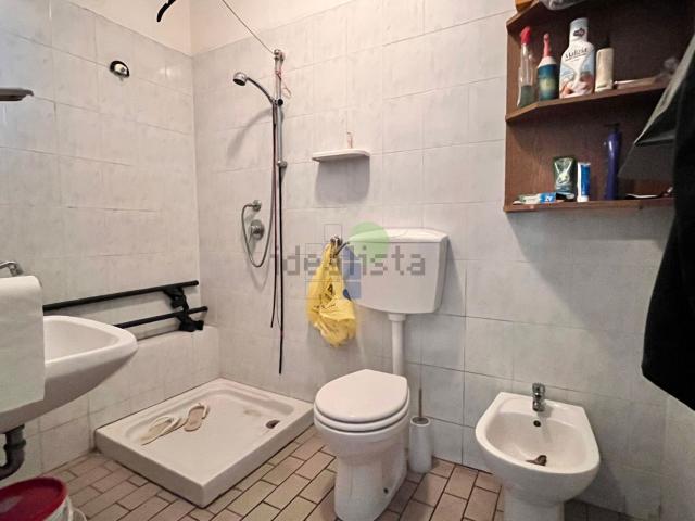 Capannone in affitto di 400 m² in Via Francesco Pera, 88