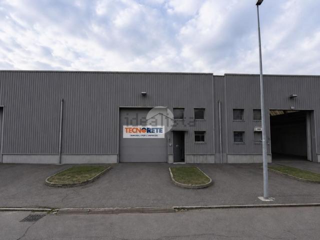Capannone in affitto di 400 m² in Via Lisbona