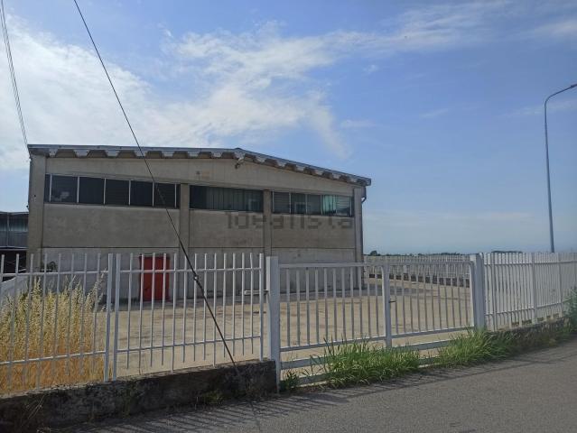 Capannone in affitto di 400 m² in Via Nova, 88