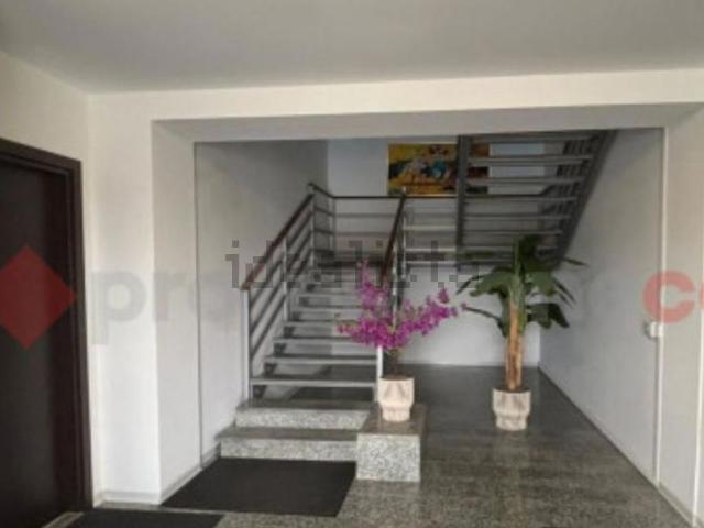 Capannone in affitto di 400 m² in Via Selciatella