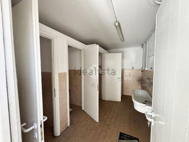 Capannone in affitto di 400 m² in Via Tagliamento