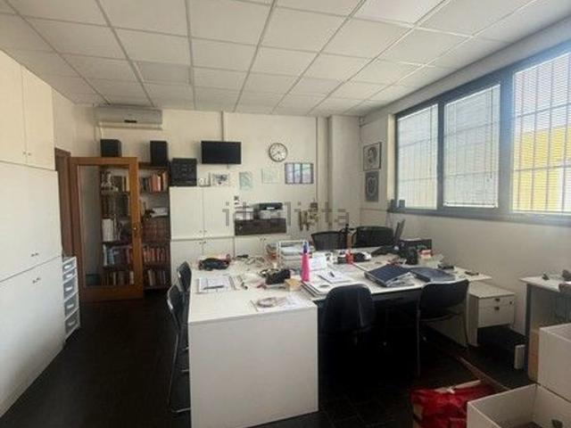 Capannone in affitto di 400 m² in Via XXV Aprile