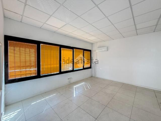 Capannone in affitto di 400 m² in Viale Milano, 76