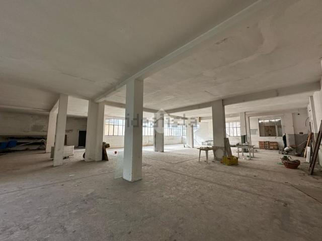 Capannone in affitto di 400 m² in Corso Italia, 134