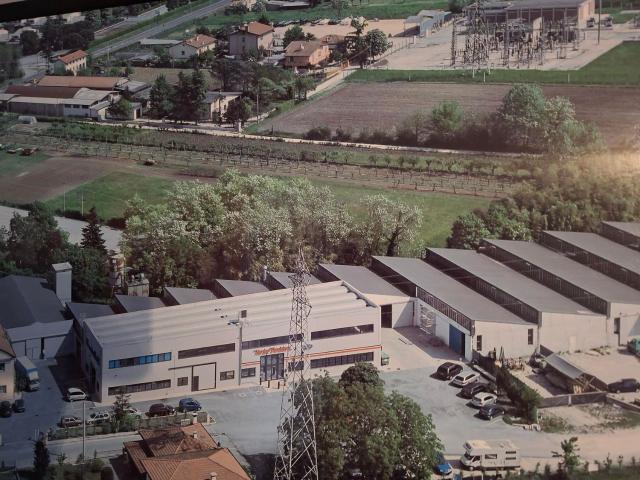 Capannone in affitto di 400 m² in Strada Cornadella