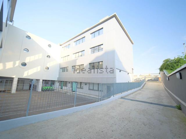 Capannone in affitto di 402 m² in Via Gallarate, 215