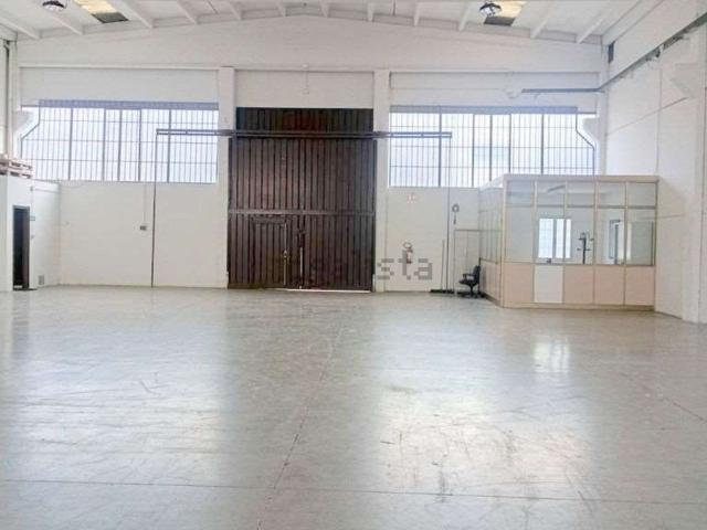 Capannone in affitto di 410 m²
