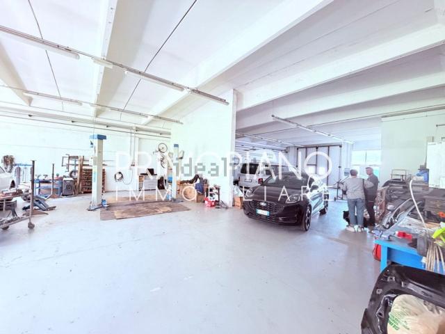 Capannone in affitto di 410 m² in Via Klagenfurt